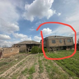 Двухэтажный каменный дом на ул. Акоба Пароняна в Цахкунке, 344 кв.м.