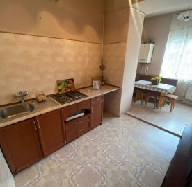 3-комн. квартира на ул. Таманяна в центре, 100 кв.м., 2/5 этаж, высокие потолки, капитальный ремонт