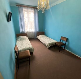 3-комн. квартира на ул. Таманяна в центре, 100 кв.м., 2/5 этаж, высокие потолки, капитальный ремонт