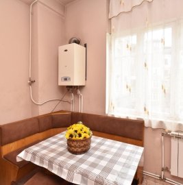 3-комн. квартира на ул. Таманяна в центре, 100 кв.м., 2/5 этаж, высокие потолки, капитальный ремонт