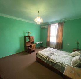 3-комн. квартира на ул. Таманяна в центре, 100 кв.м., 2/5 этаж, высокие потолки, капитальный ремонт