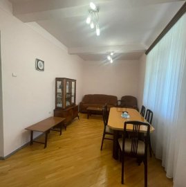 3-комн. квартира на ул. Айрика Мурадяна в Арабкире, 100 кв.м., 1/2 этаж, капитальный ремонт