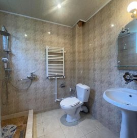 3-комн. квартира на ул. Айрика Мурадяна в Арабкире, 100 кв.м., 1/2 этаж, капитальный ремонт