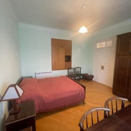 3-комн. квартира на ул. Айрика Мурадяна в Арабкире, 100 кв.м., 1/2 этаж, капитальный ремонт