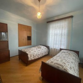 3-комн. квартира на ул. Айрика Мурадяна в Арабкире, 100 кв.м., 1/2 этаж, капитальный ремонт