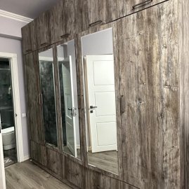 4-комн. квартира в новостройке на ул. Фрика в центре, 130 кв.м., предпоследний этаж, 3+ ванные