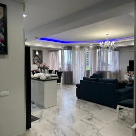 4-комн. квартира в новостройке на ул. Фрика в центре, 130 кв.м., предпоследний этаж, 3+ ванные