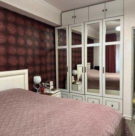 4-комн. квартира в новостройке на ул. Фрика в центре, 130 кв.м., предпоследний этаж, 3+ ванные