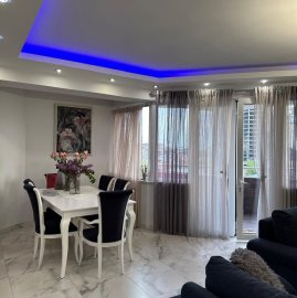 4-комн. квартира в новостройке на ул. Фрика в центре, 130 кв.м., предпоследний этаж, 3+ ванные