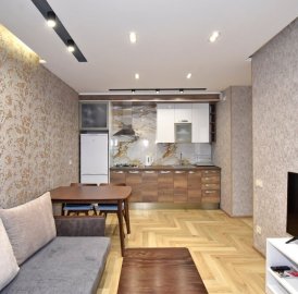 2-комн. квартира на пр. Комитаса в Арабкире, 35 кв.м., 3/5 этаж, евроремонт, каменное здание