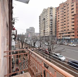 2-комн. квартира на пр. Комитаса в Арабкире, 35 кв.м., 3/5 этаж, евроремонт, каменное здание